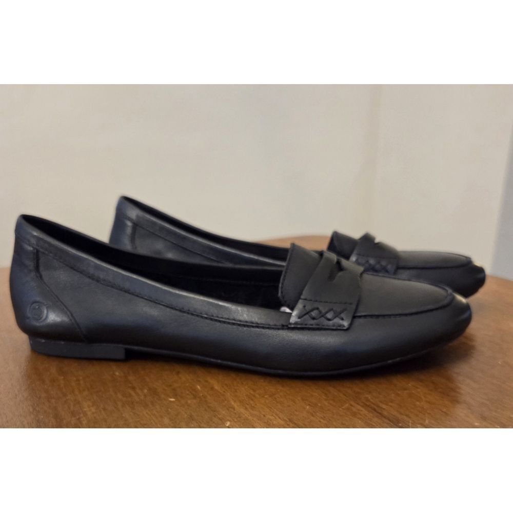 Sleek Black Leather Flats with Penny Loafer Design